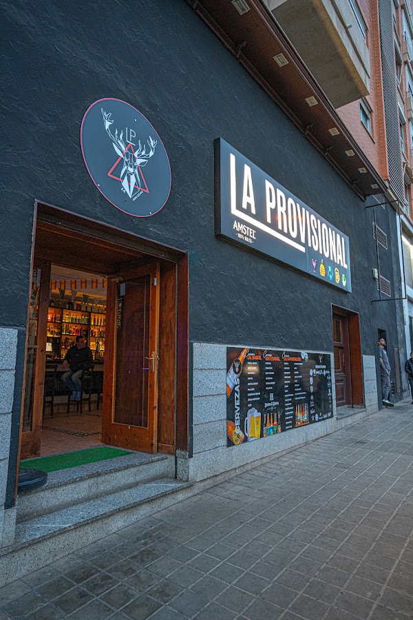 Fachada de La Provisional en Avinguda Goleta